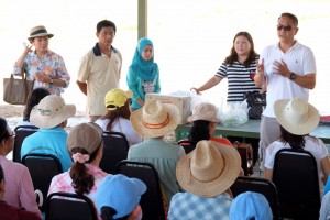 The owner of Tao Guan Eco Farm, Mr Tay Yee Chiong and his team greeted and briefed the visitors upon their arrival.